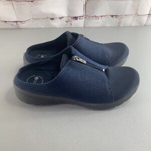 Bzees Womens Glossy Washable Zip Front Comfort Slip-On Mule 10 M Blue